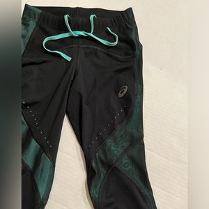 Like new! ASICS InnerMuscle crop leggings black green XS